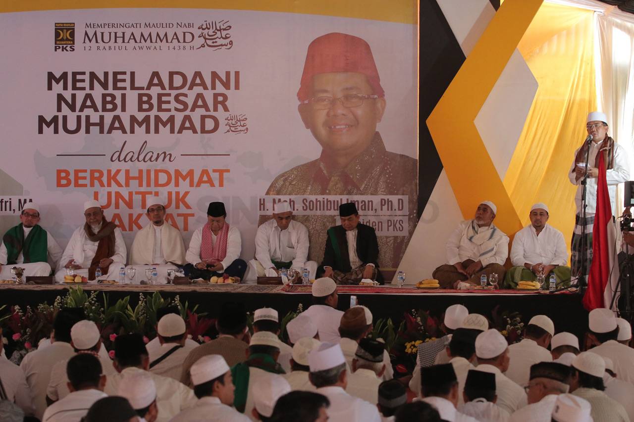 Anies Hadiri Peringatan...