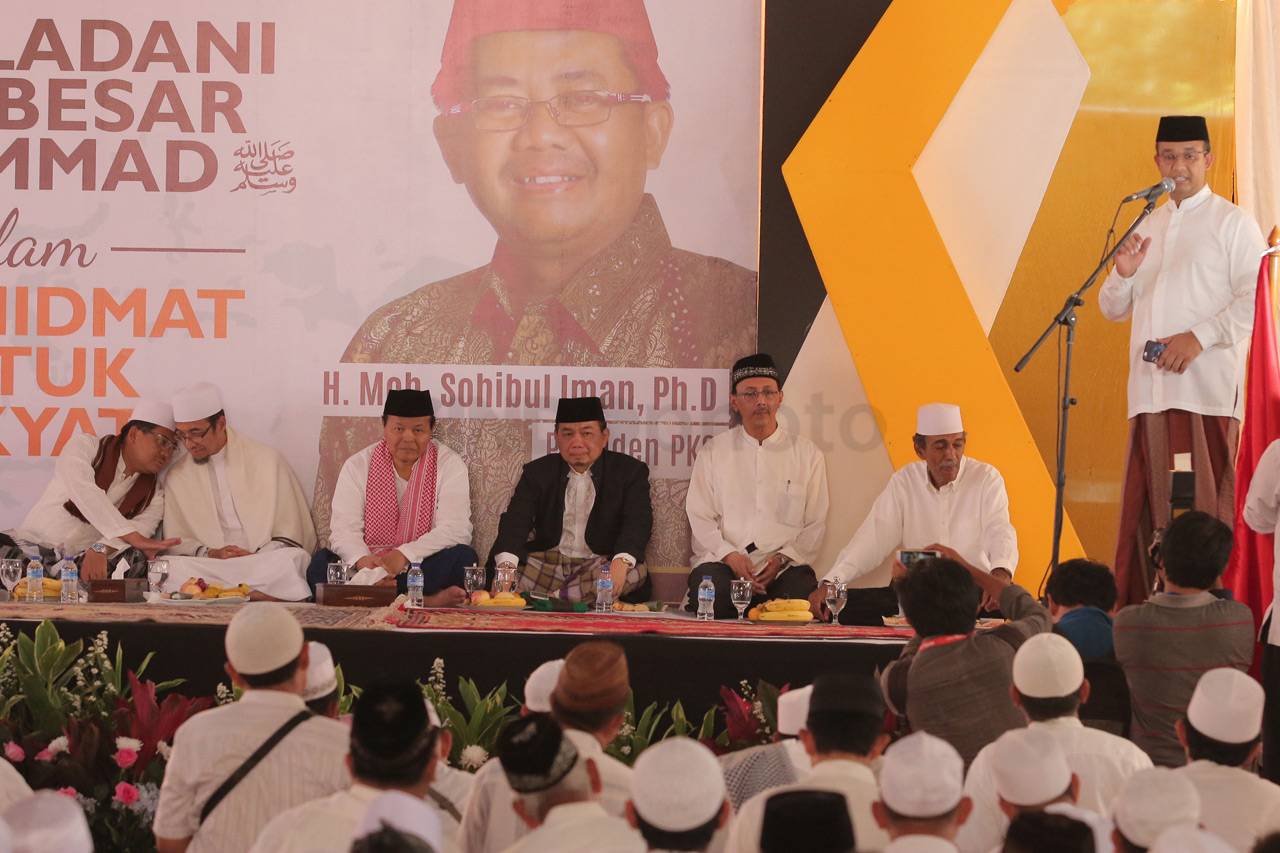 Anies Hadiri Peringatan...