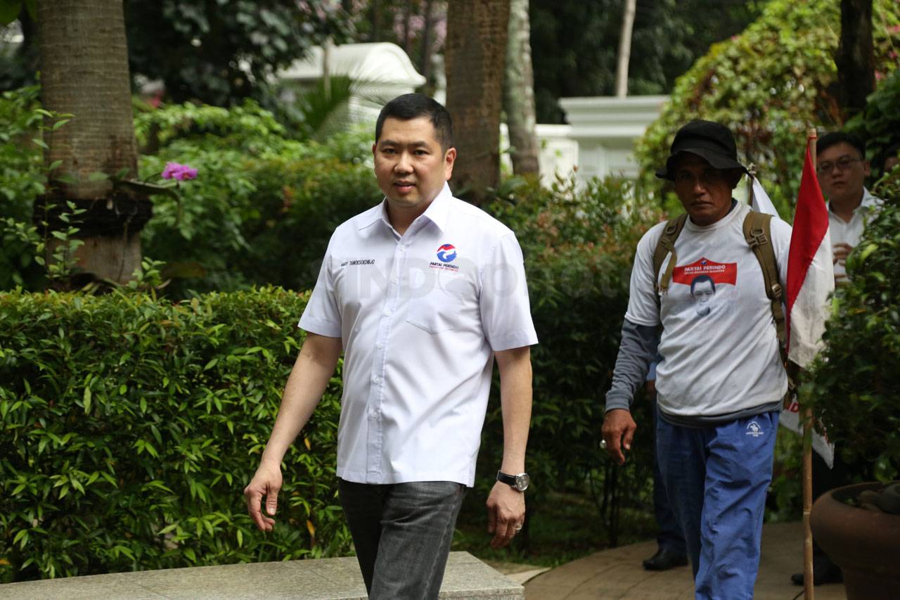 Jalan Kaki dari Sukabumi,...