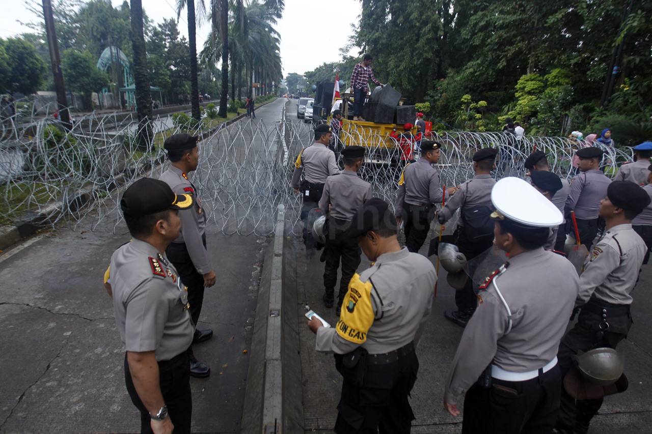 Jelang Sidang Ahok,...