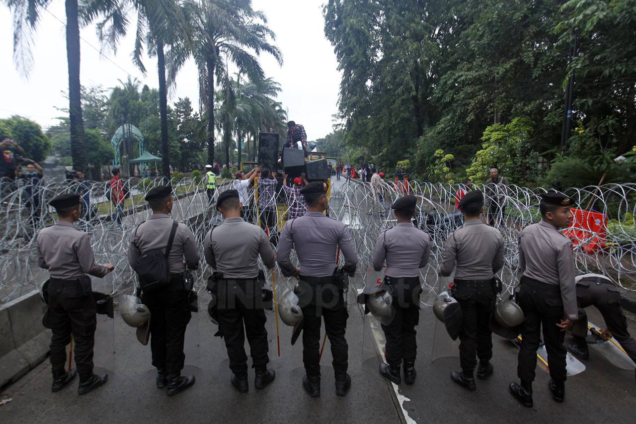Jelang Sidang Ahok,...