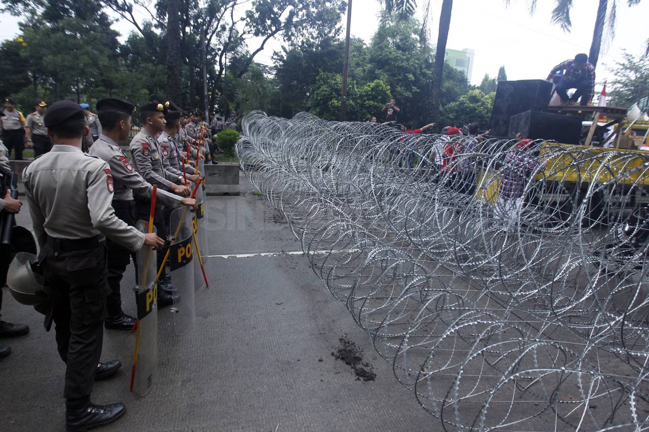 Jelang Sidang Ahok,...
