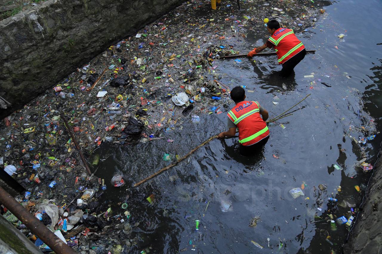 Bersih-Bersih Sampah...