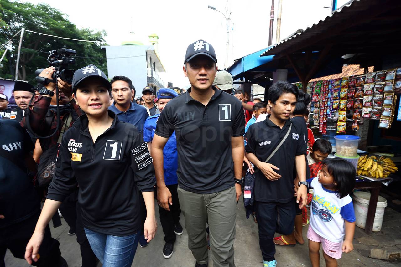 Didampingi Istri, Agus...