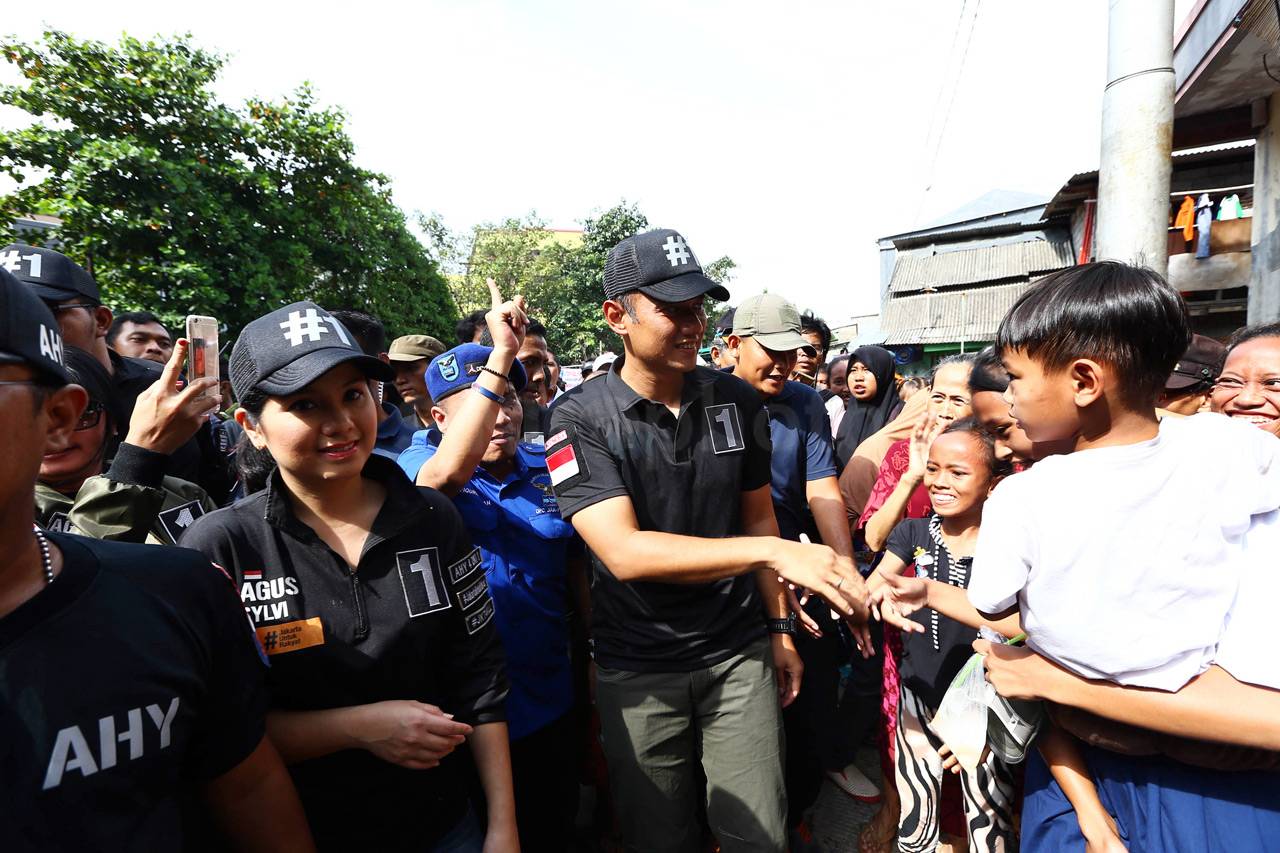 Didampingi Istri, Agus...