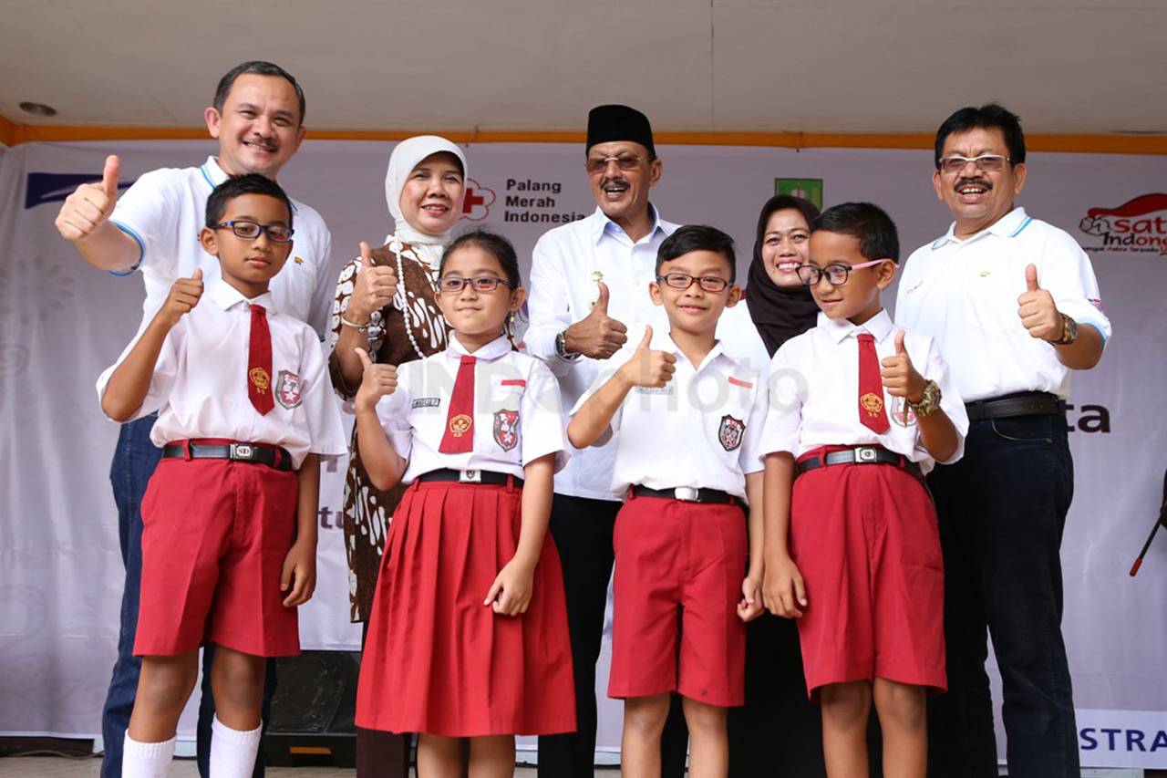 Astra Serahkan Bantuan...
