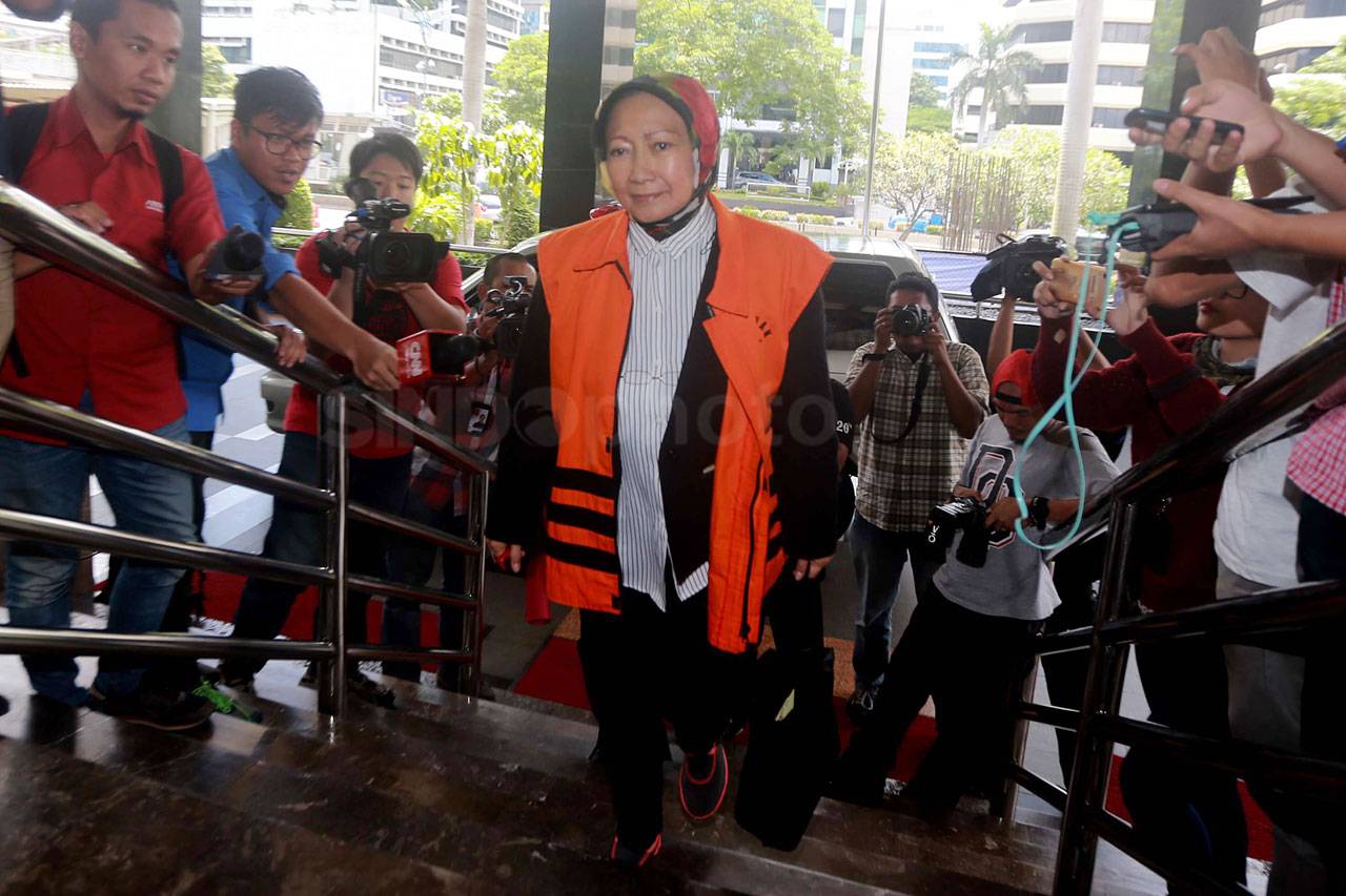 KPK Lanjutkan Pemeriksaan...