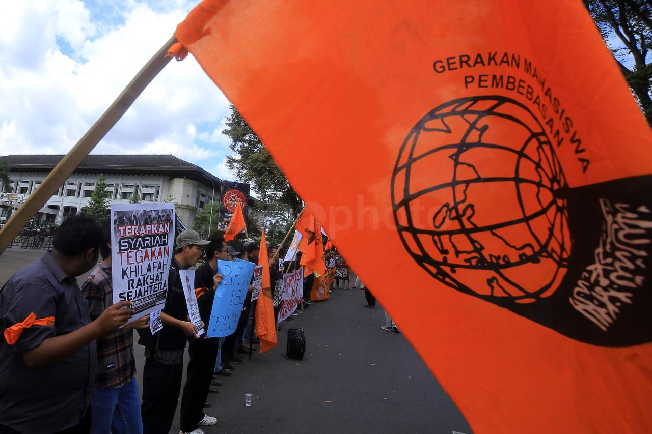 Gema Pembebasan Desak...