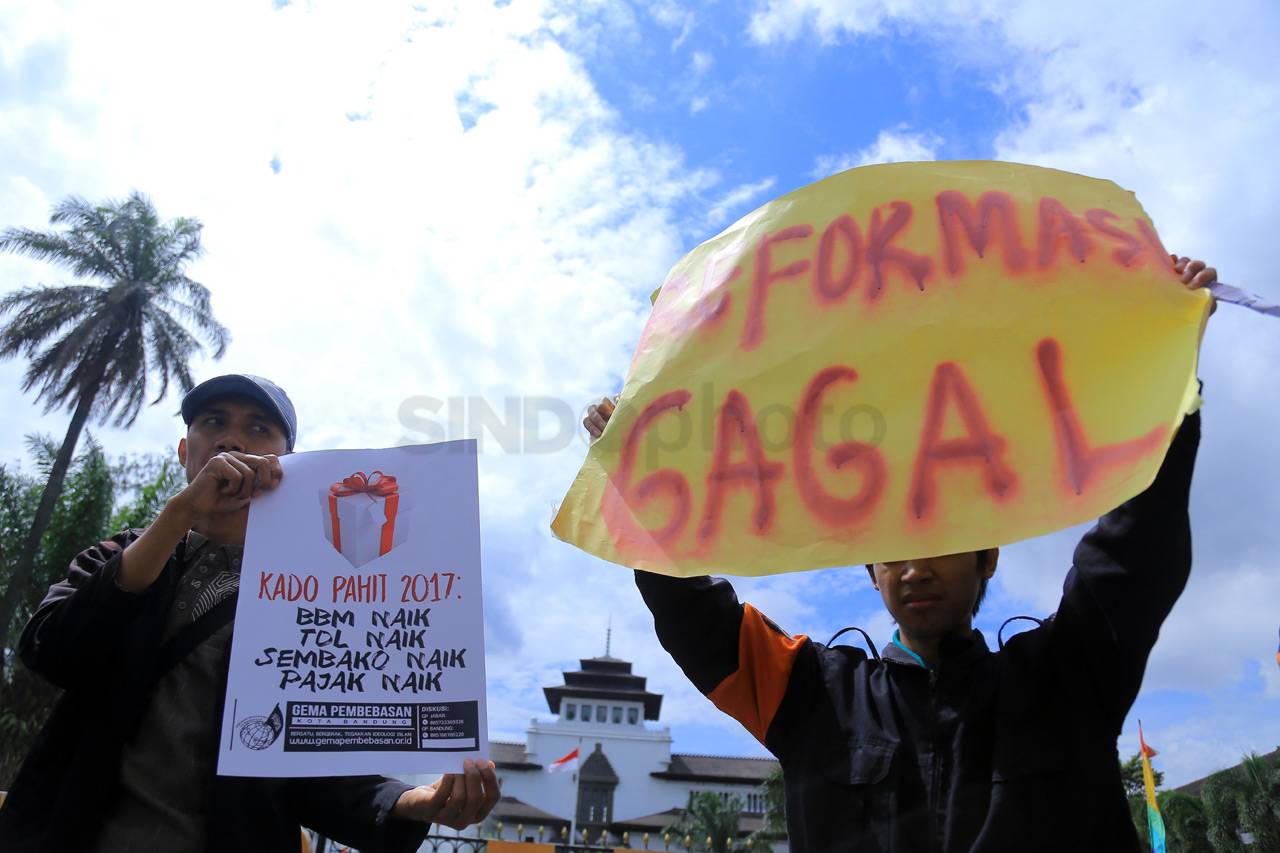 Gema Pembebasan Desak...
