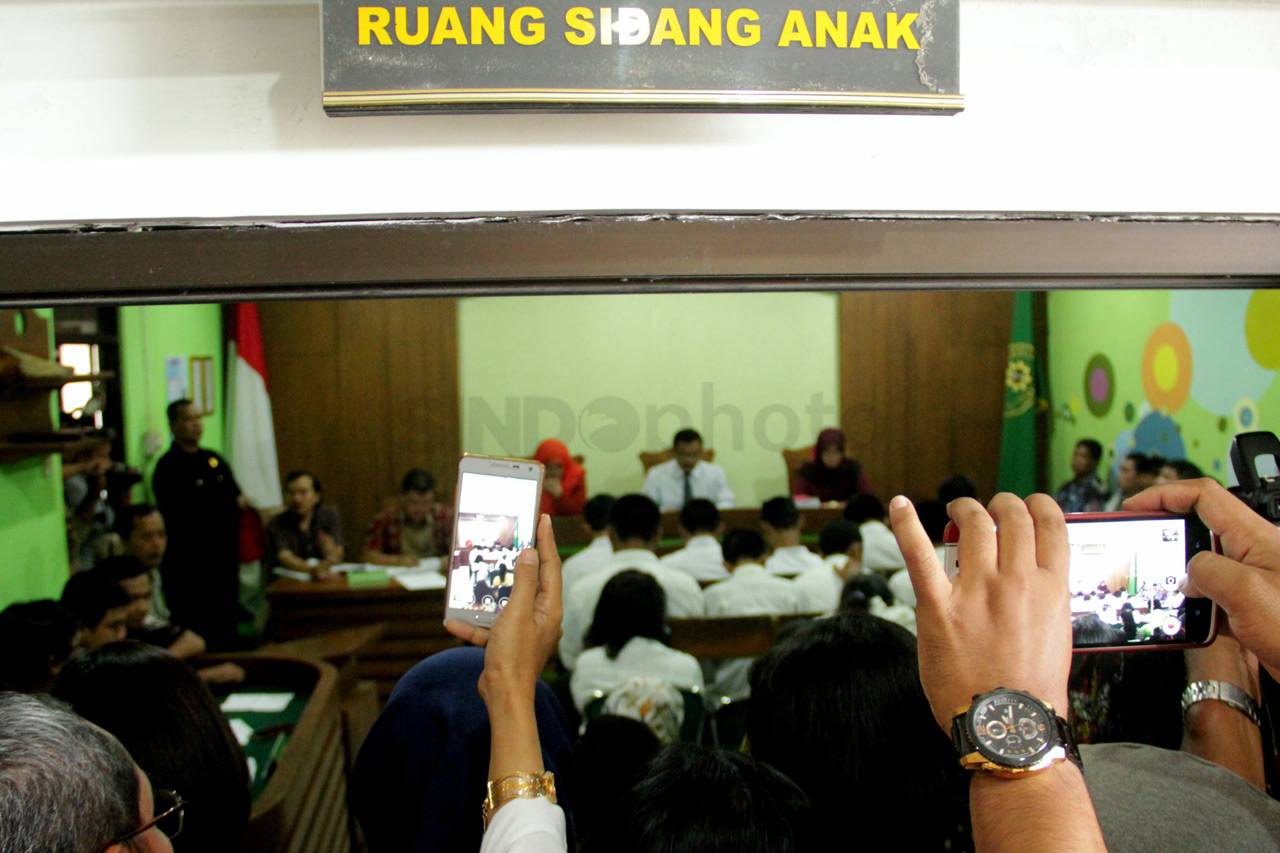 10 Pelajar Anggota Geng...