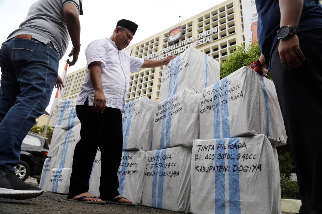 KPU Mulai Distribusikan...