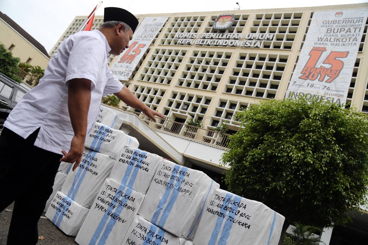 KPU Mulai Distribusikan...