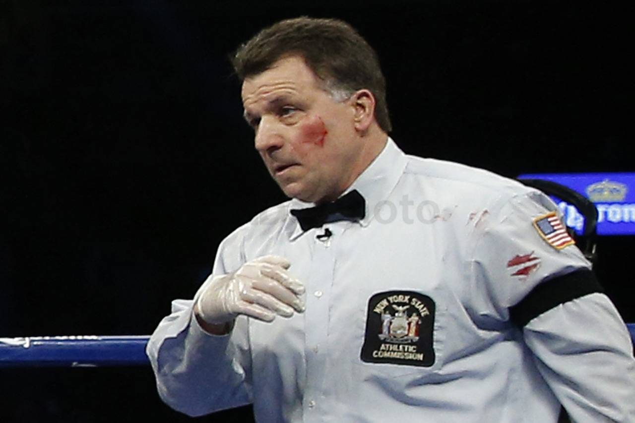 Wasit Terkena Pukulan...