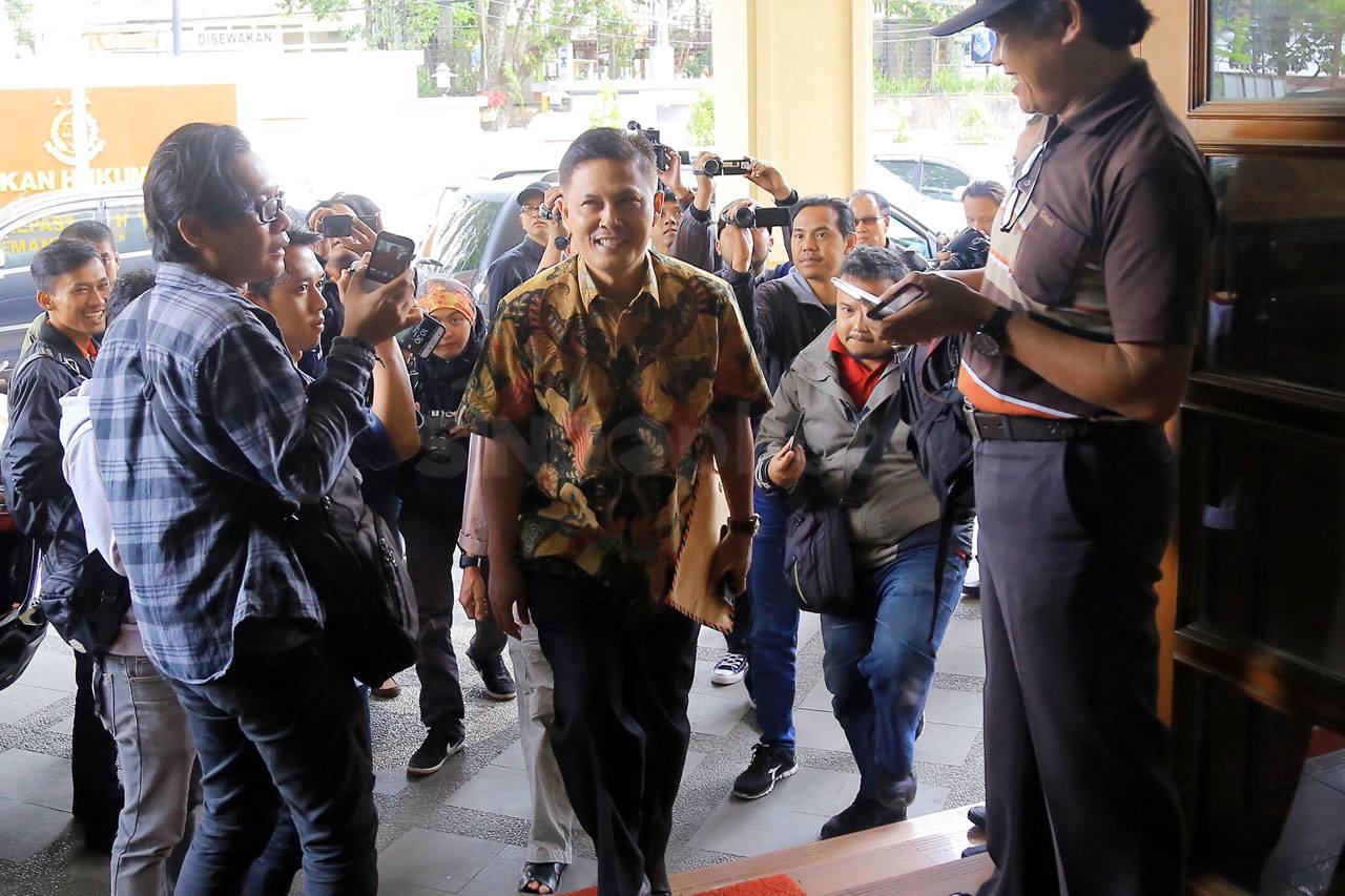 Ade Irawan Laporkan...