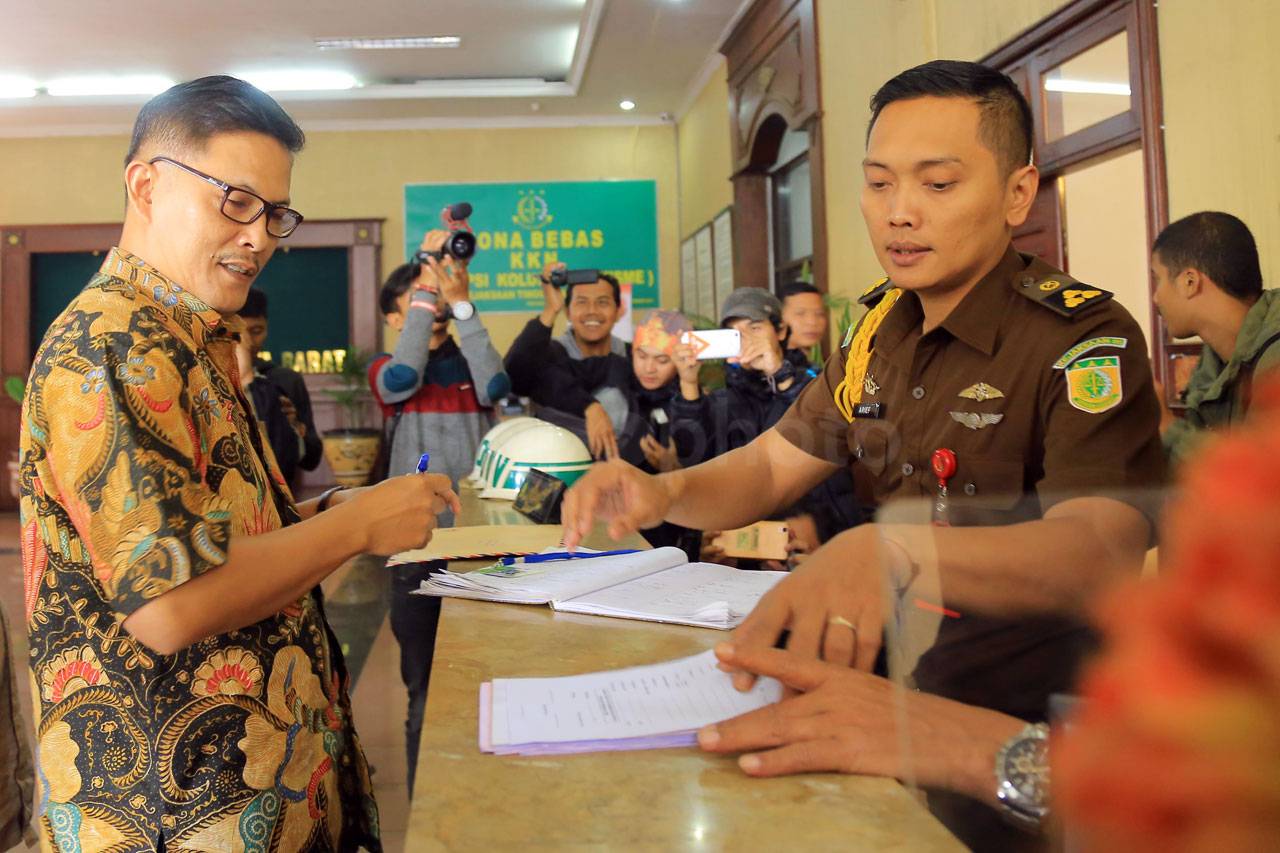 Ade Irawan Laporkan...