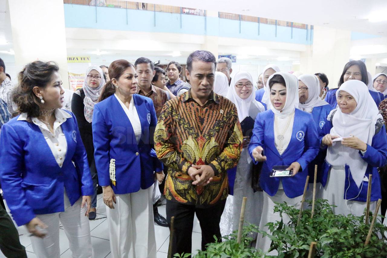 Kementan Berikan Bantuan...