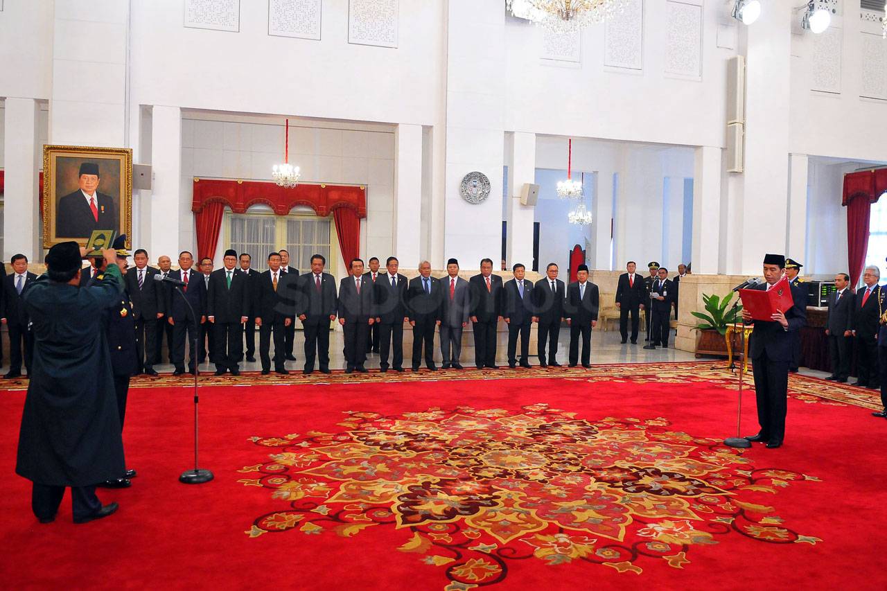 Presiden Jokowi Lantik...