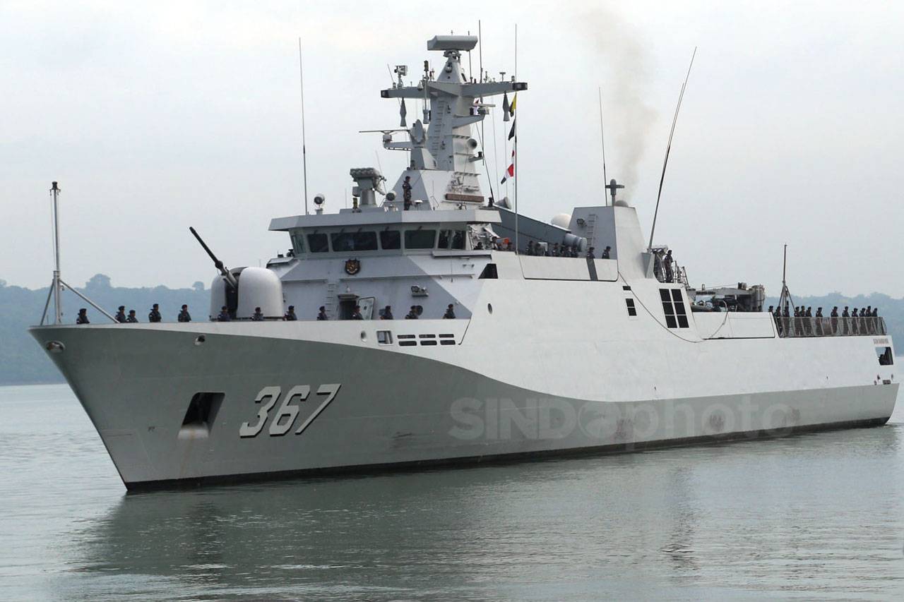 KRI Sultan Iskandar...