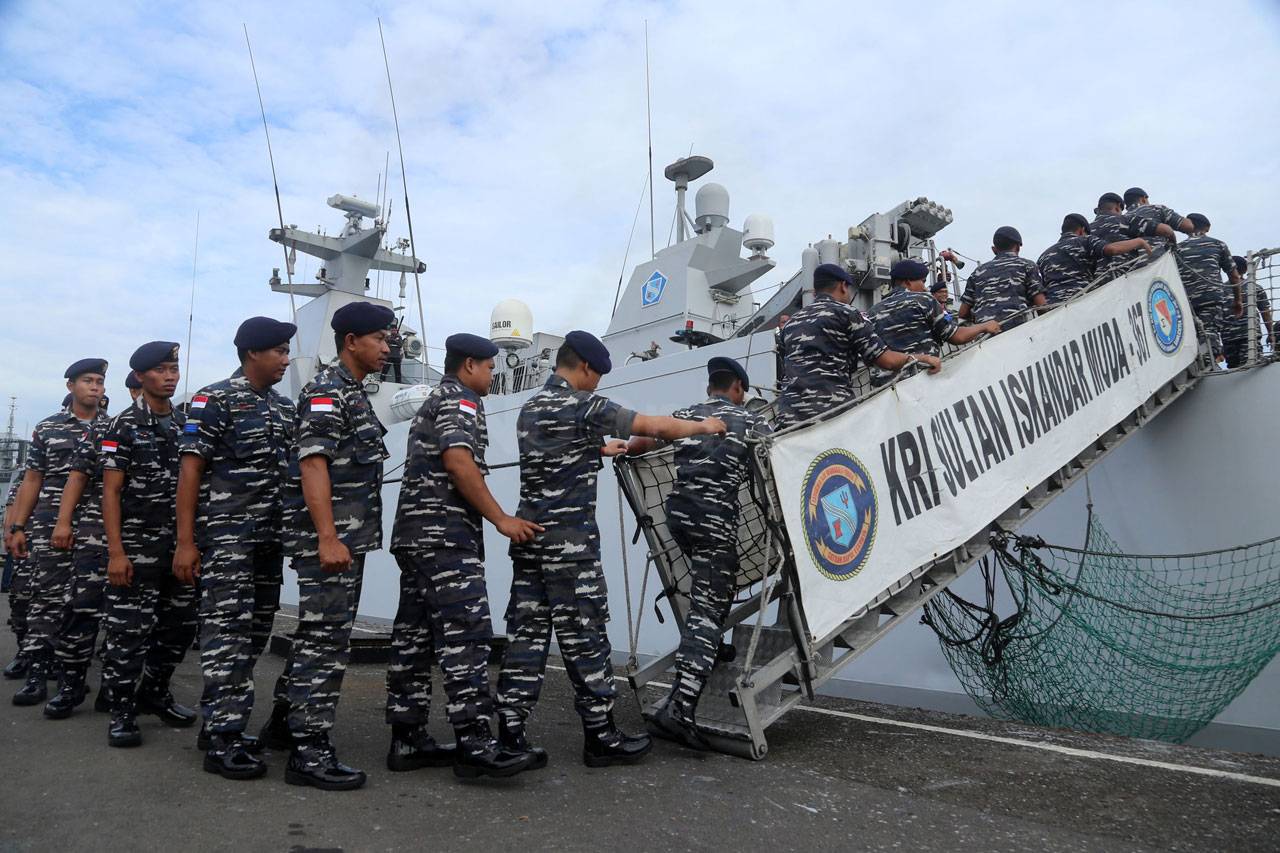 KRI Sultan Iskandar...