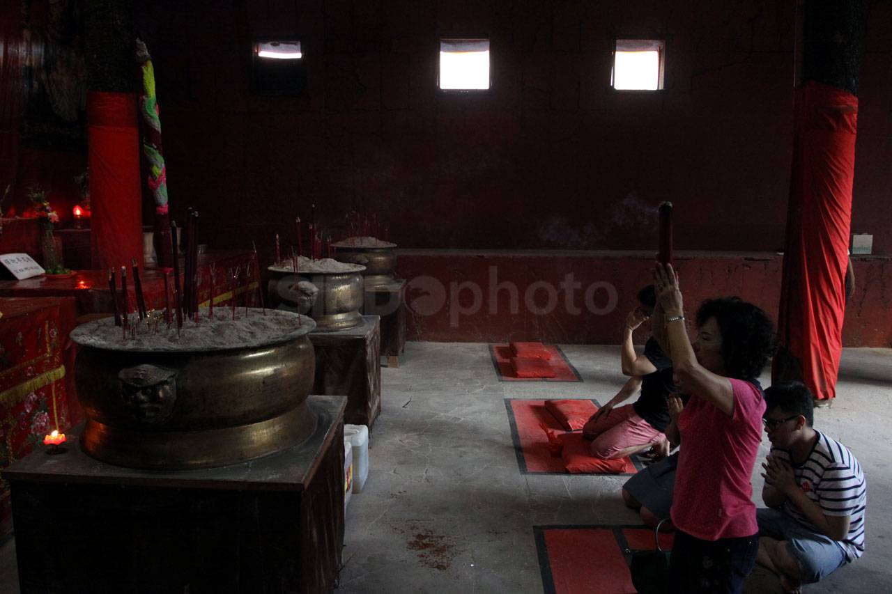 Persiapan Imlek di Vihara...
