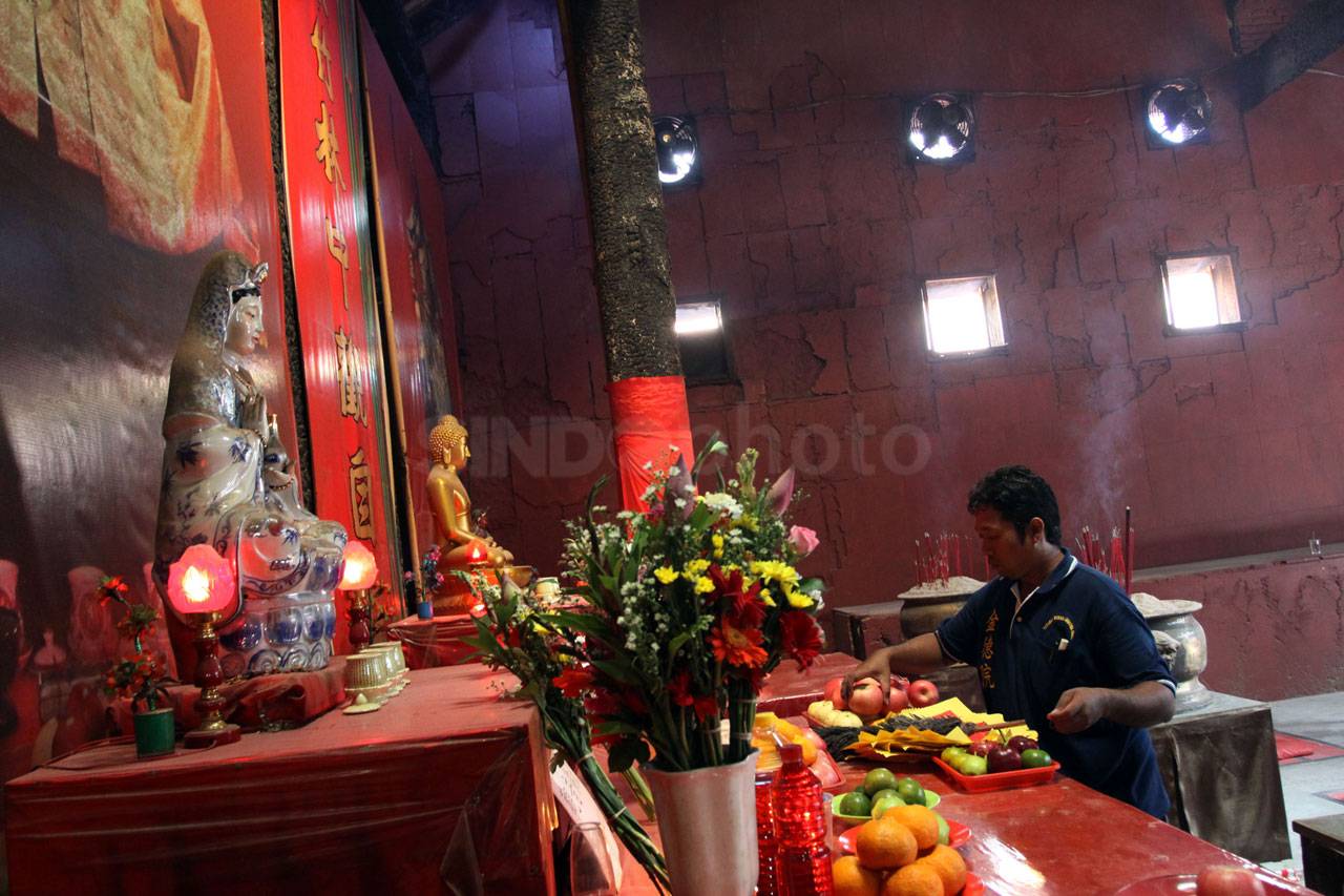 Persiapan Imlek di Vihara...
