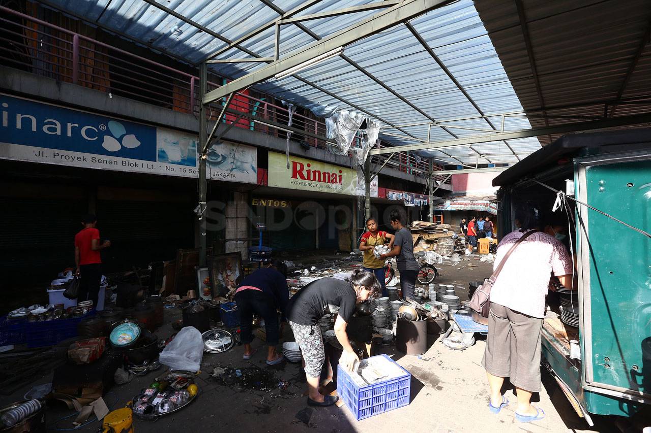 Petugas Lakukan Pendinginan...