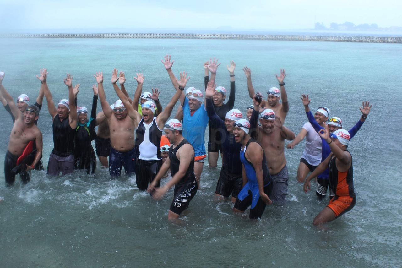 Sandiaga Uno Berenang...