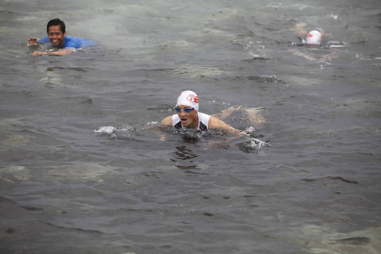 Sandiaga Uno Berenang...