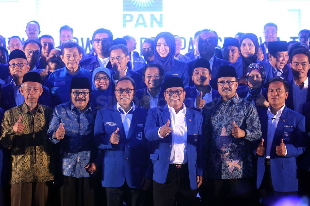 Zulkifli Hasan Lantik...