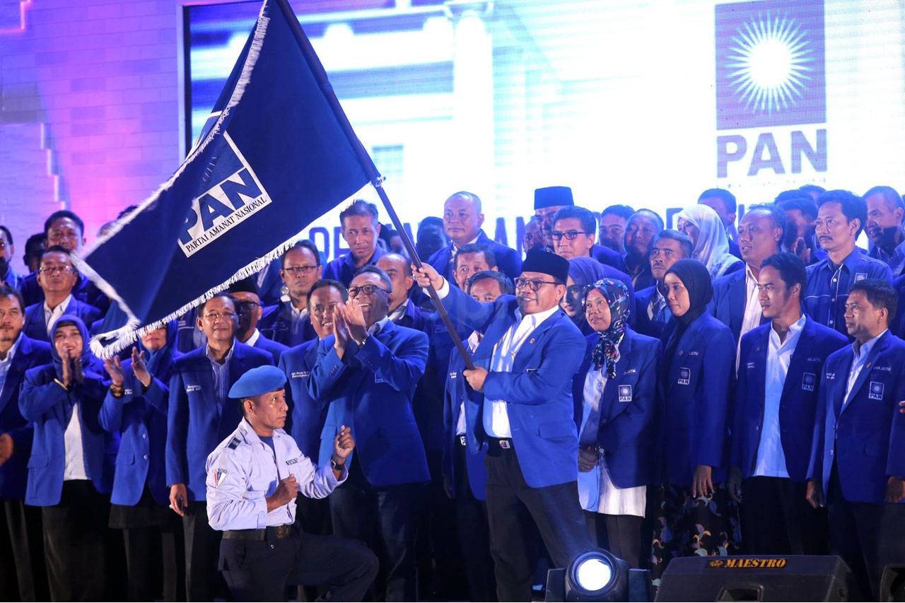 Zulkifli Hasan Lantik...