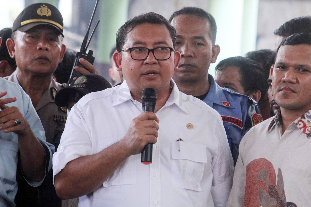 Fadli Zon Sambangi Pedagang...