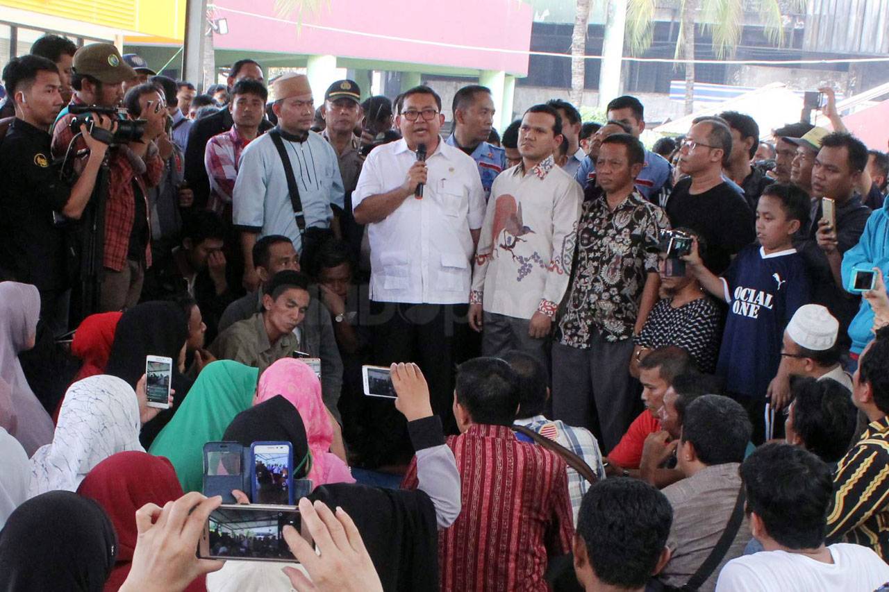 Fadli Zon Sambangi Pedagang...