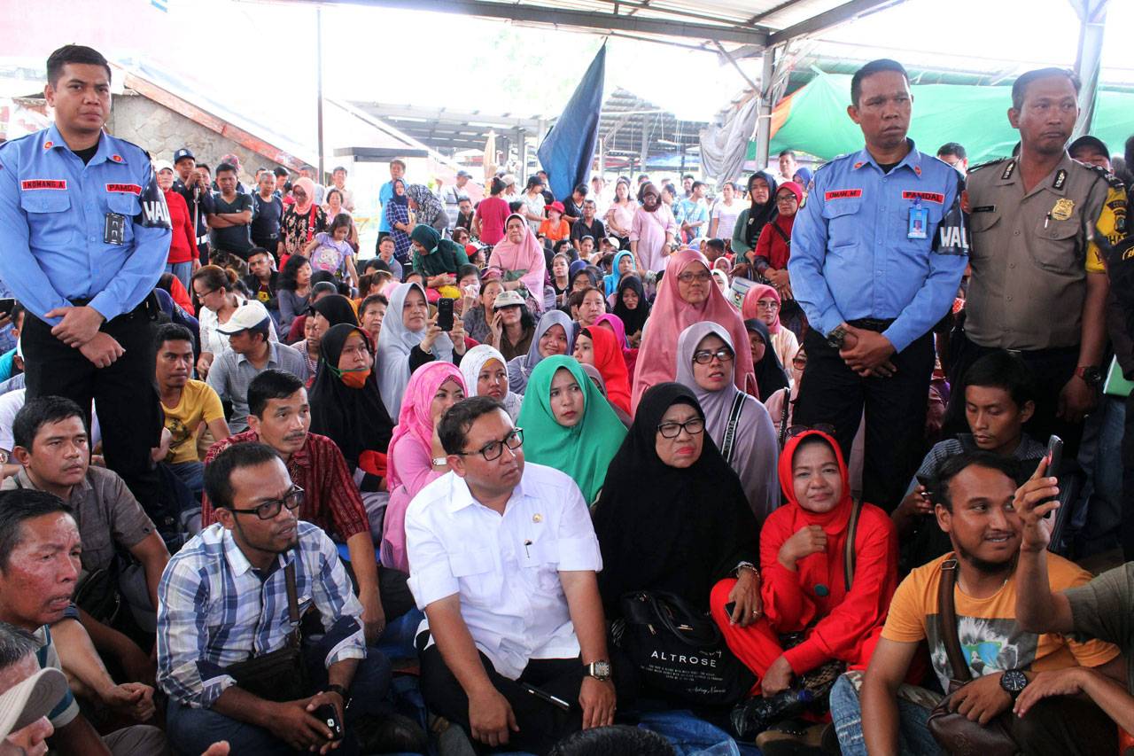 Fadli Zon Sambangi Pedagang...