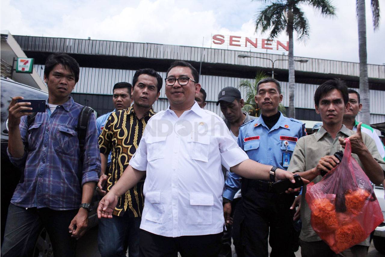 Fadli Zon Sambangi Pedagang...