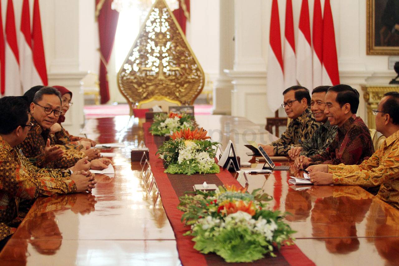 Presiden Jokowi Rapat...