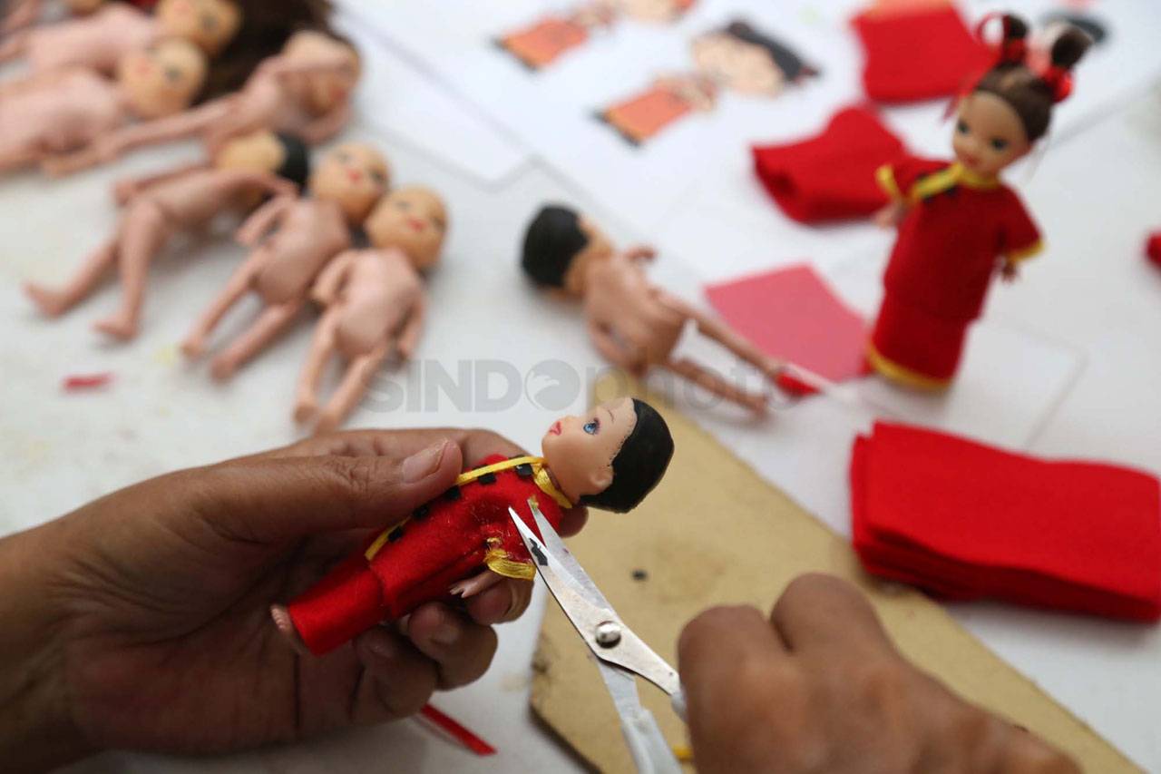 Jelang Imlek, Perajin...