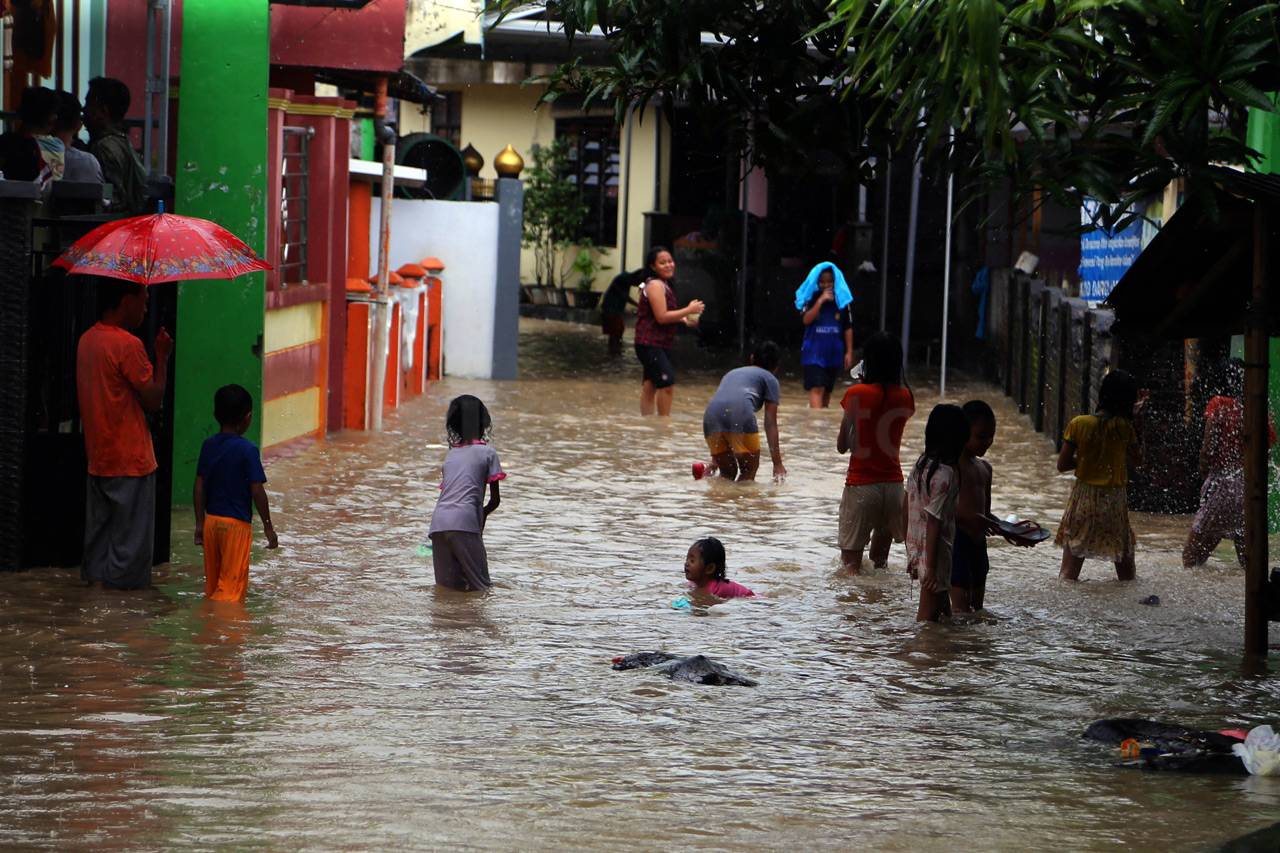 Ratusan Rumah Terendam...