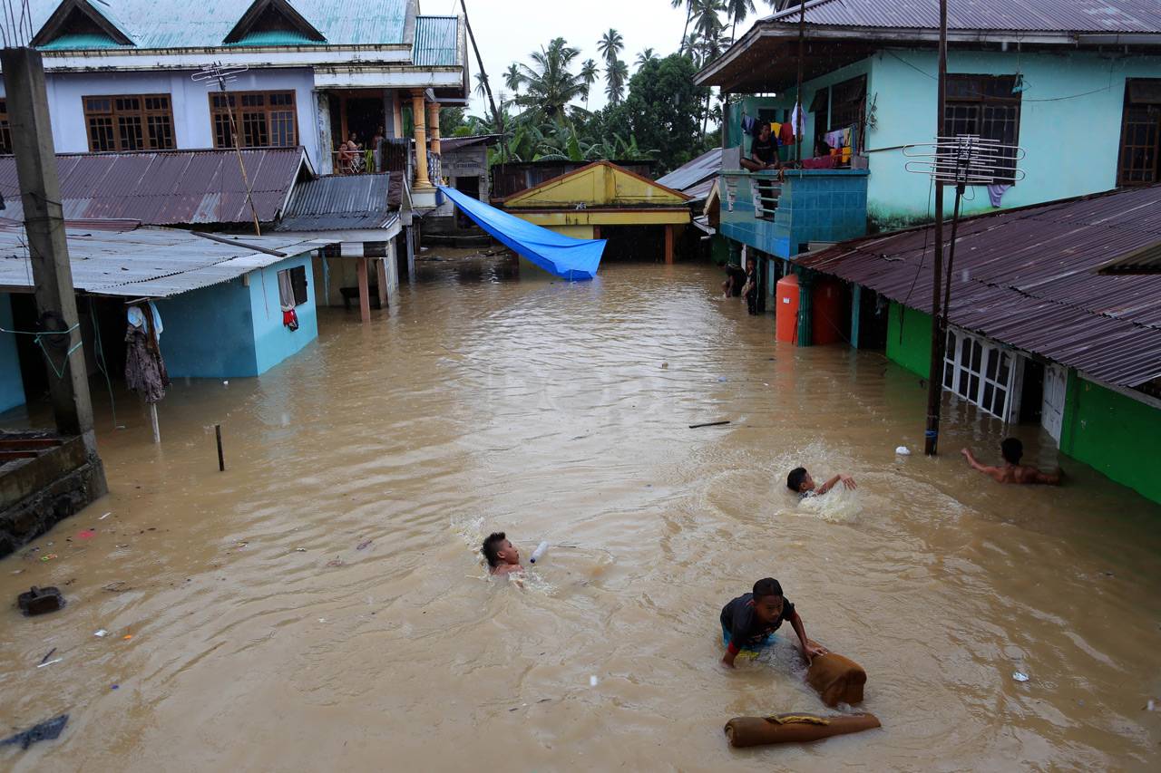 Ratusan Rumah Terendam...