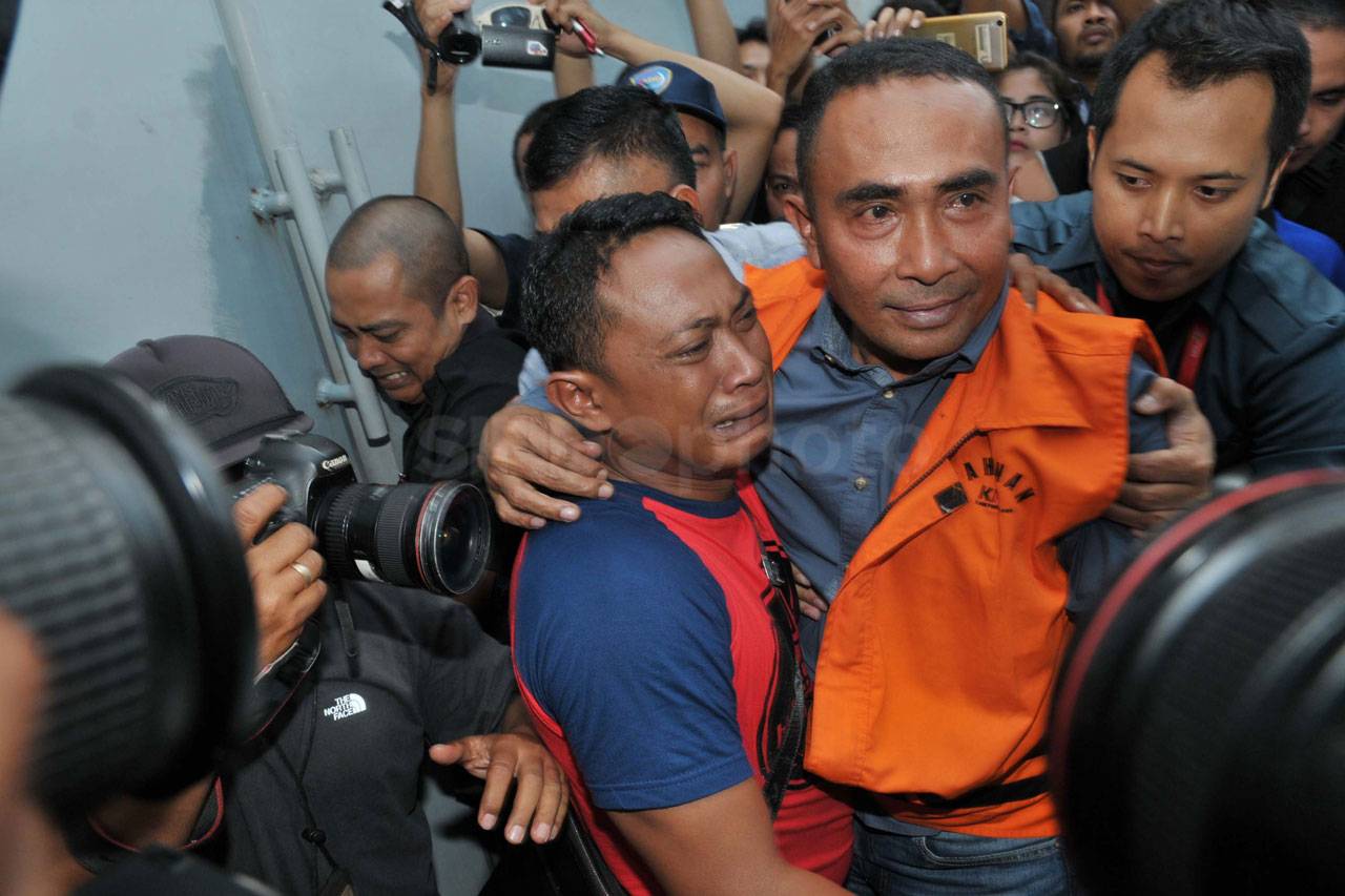 KPK Tahan Bupati Buton...