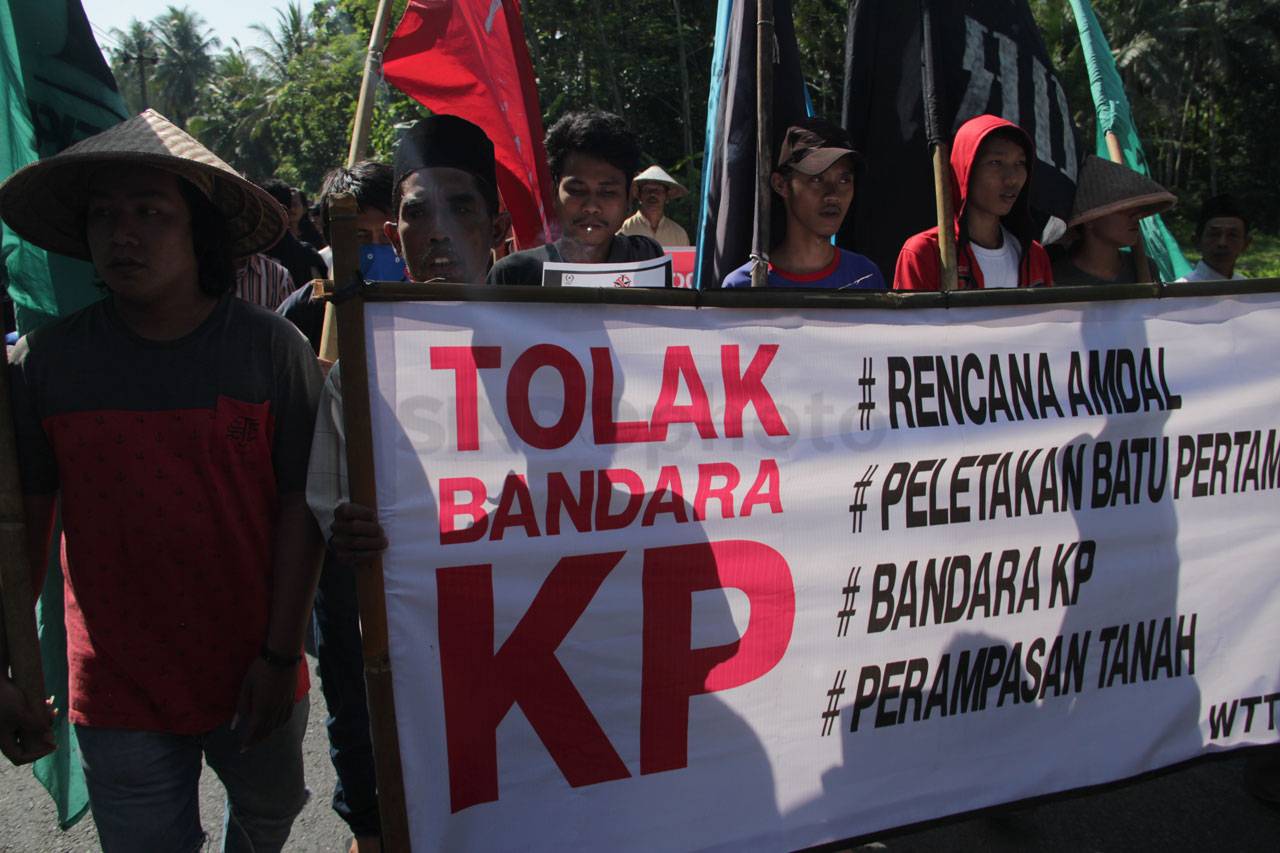 Puluhan Warga Tolak...