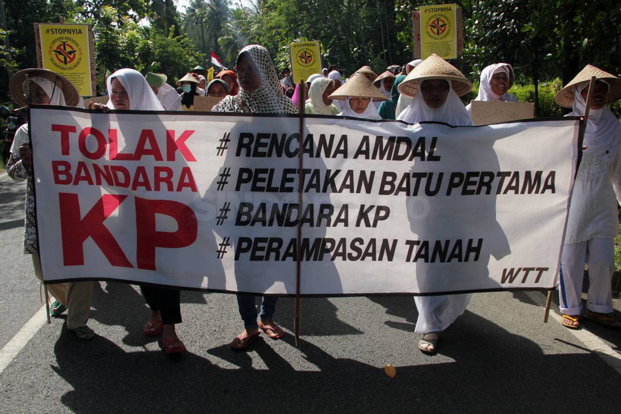 Puluhan Warga Tolak...