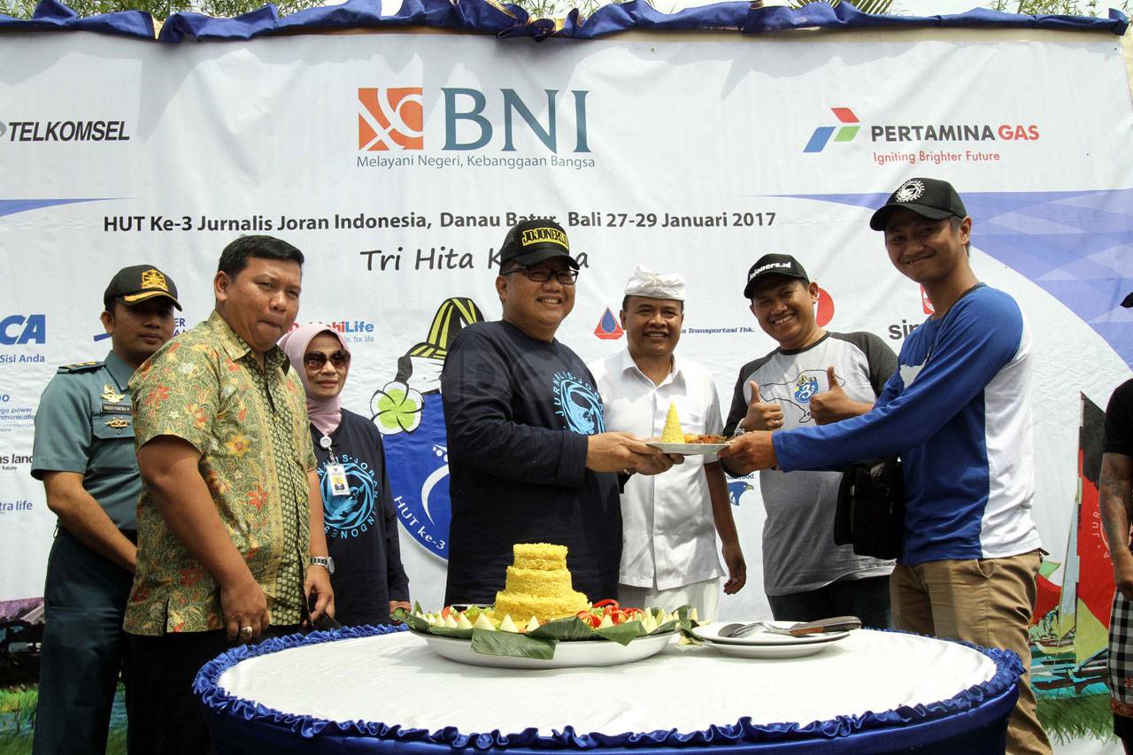 Rayakan HUT ke-3, Jojoners...