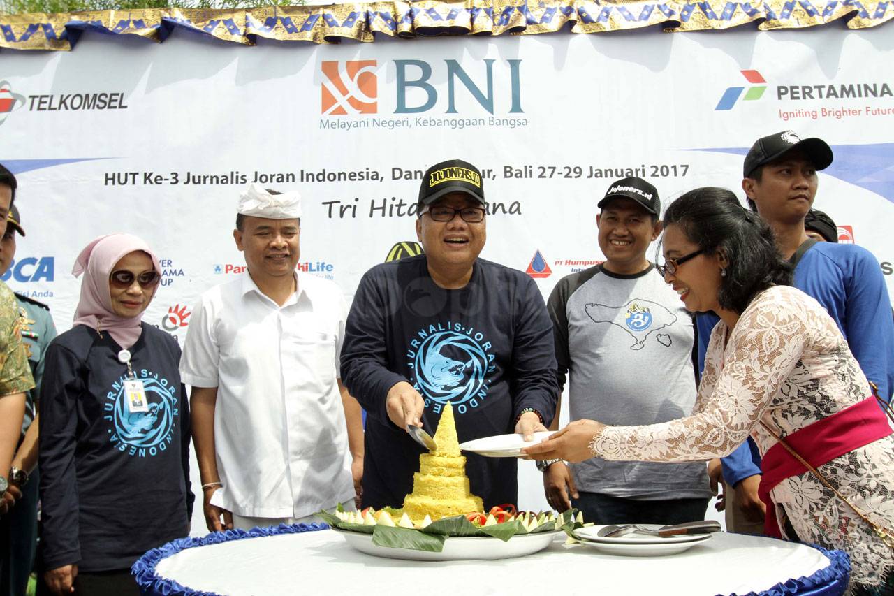 Rayakan HUT ke-3, Jojoners...
