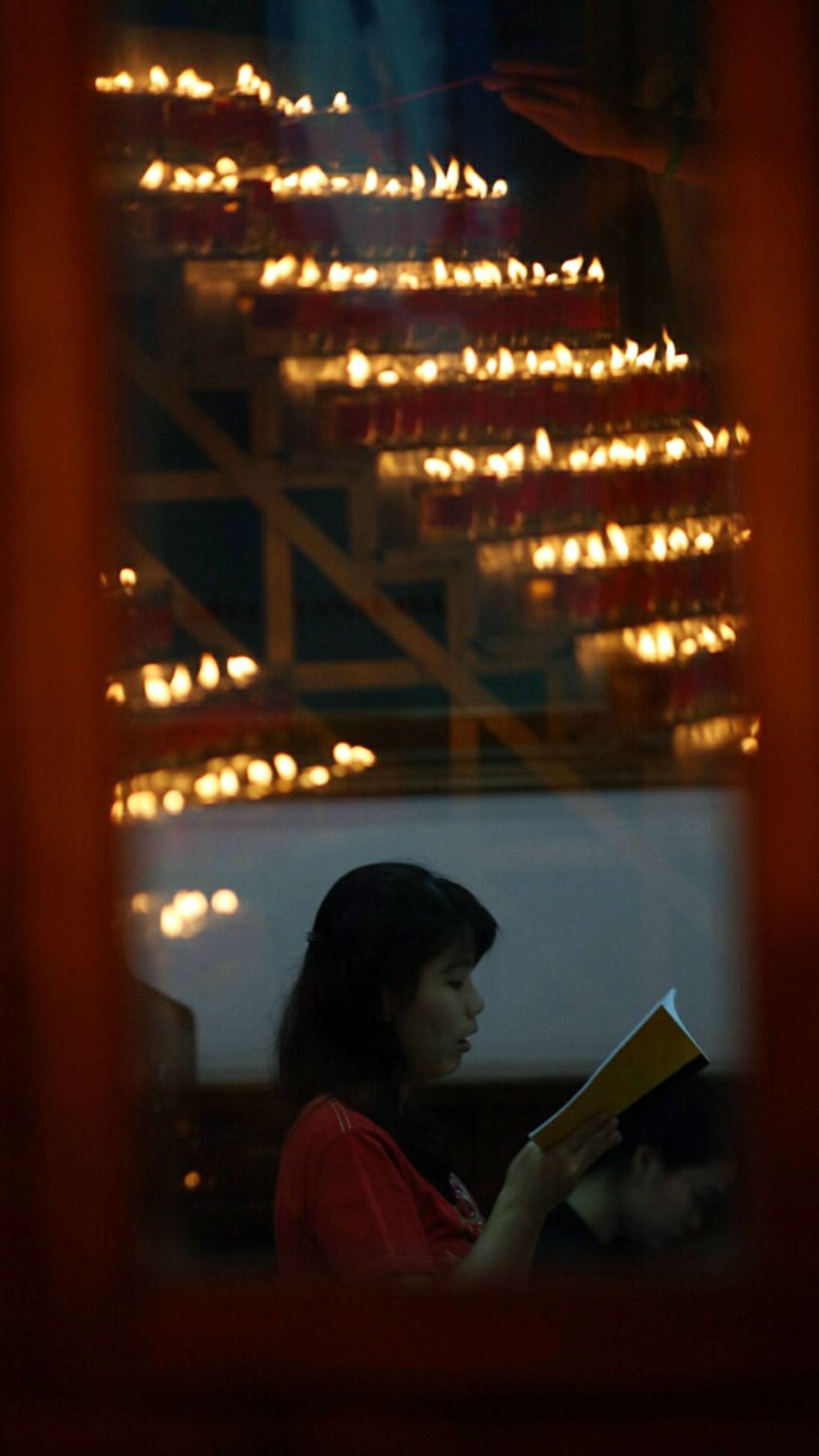 Umat Tri Dharma Sambut...