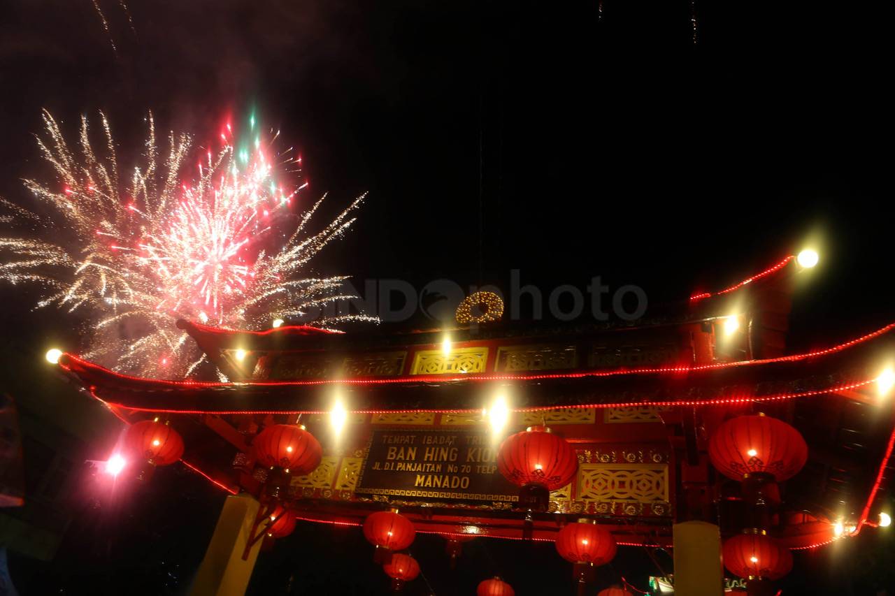 Pesta Kembang Api Meriahkan...