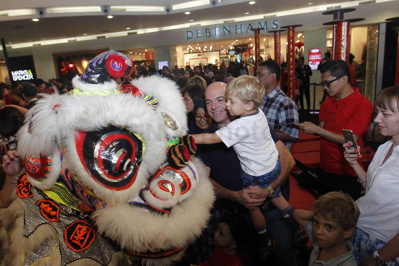 Atraksi Barongsai dan...