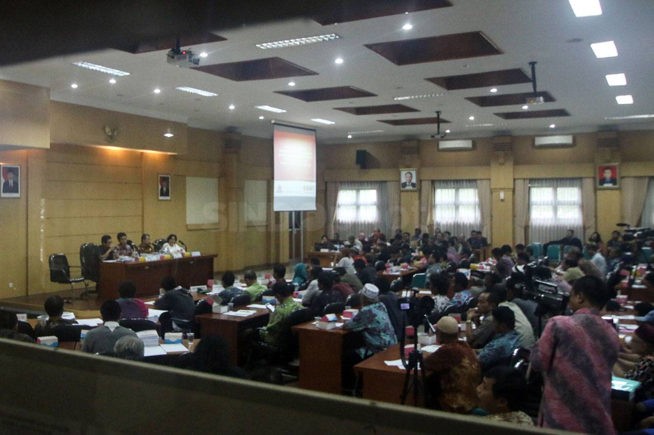 Dua Kubu Warga Unjuk...
