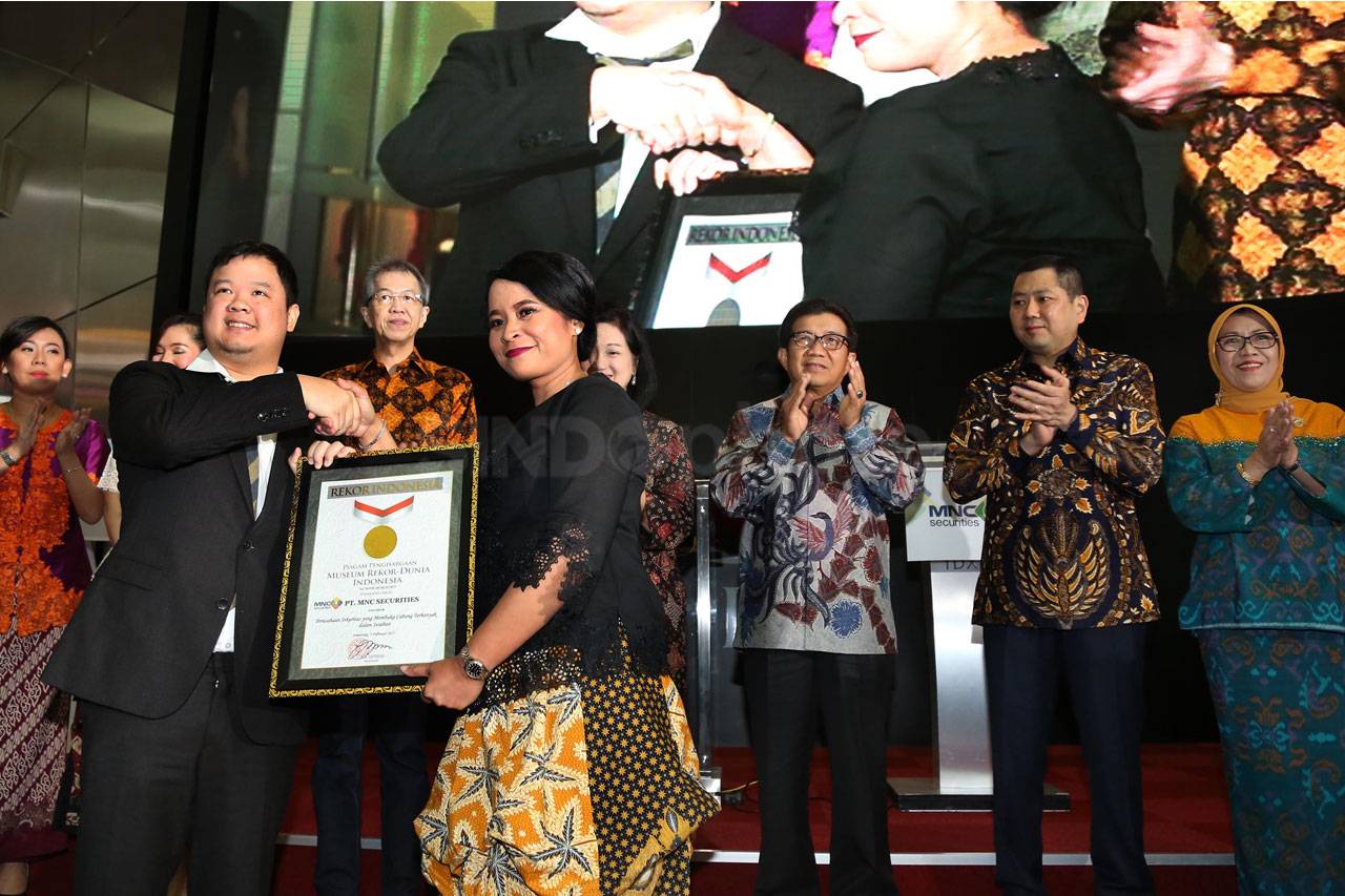 MNC Securities Pecahkan...
