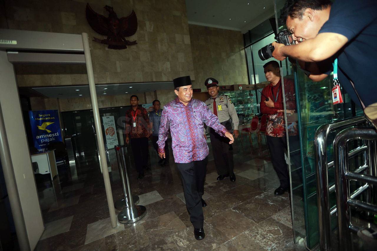 KPK Juga Periksa Ade...