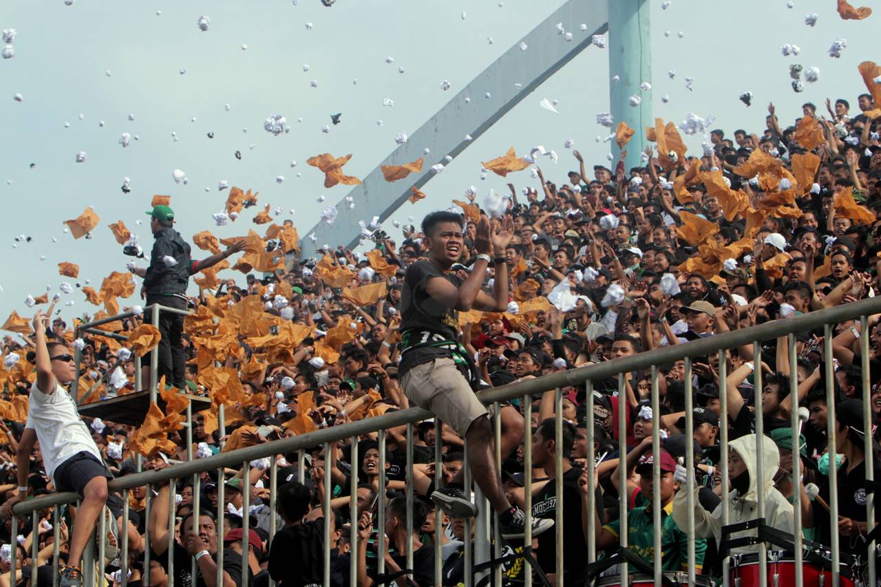 Presiden Jokowi Membuka...